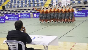 Malatya'da Okullar Arası Halk Oyunları Yarışması Yapıldı