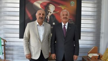 CHP'li Yeni Başkan Görevi AKP'li Eski Başkandan Devraldı